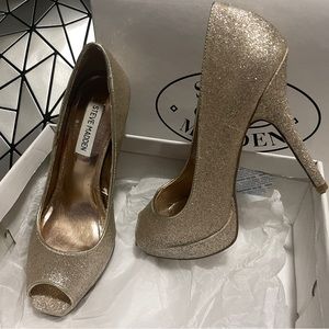 Steve Madden gold glitter platform pumps WORN ONCE!